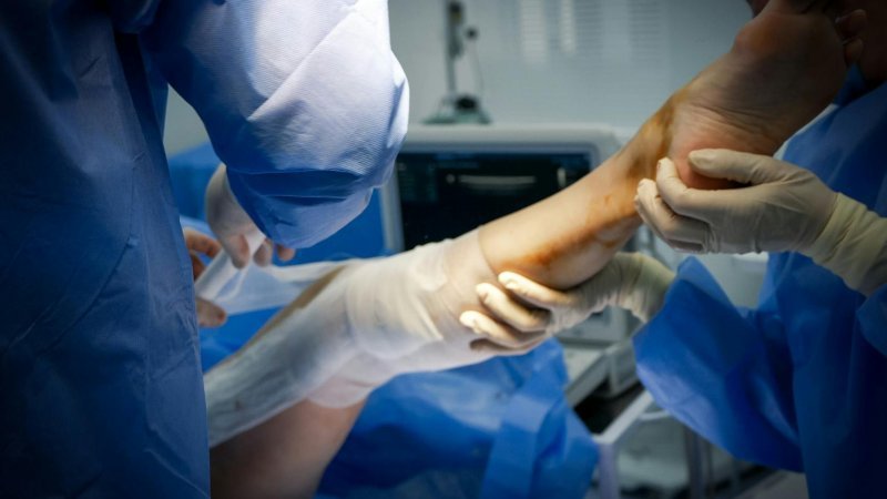 How HBOT Promotes Tissue Regeneration in Chronic Wounds