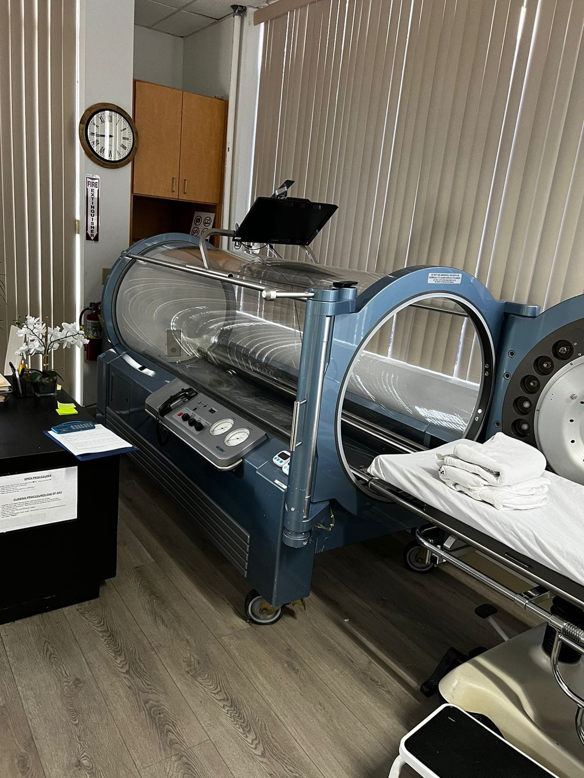 Sechrist monoplace hyperbaric chamber in the treatment room at Pacific Hyperbarics Laguna Beach