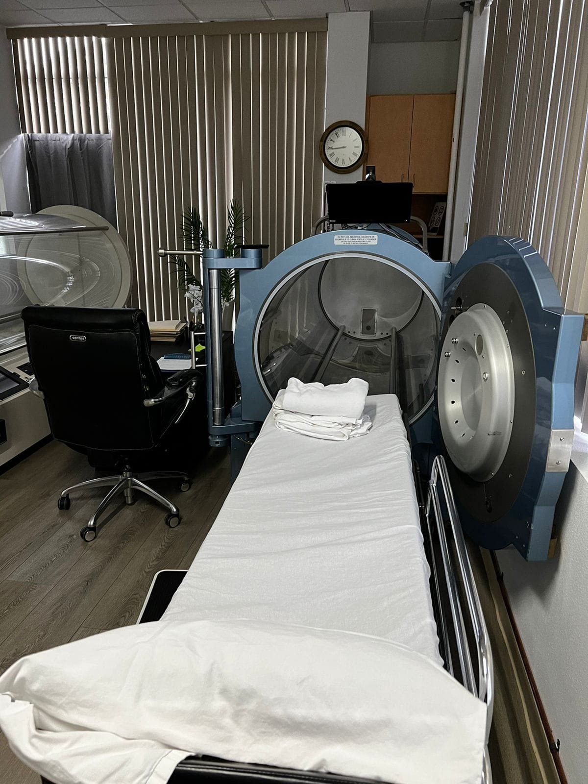 Sechrist monoplace hyperbaric chamber in the treatment room at Pacific Hyperbarics Oceanside