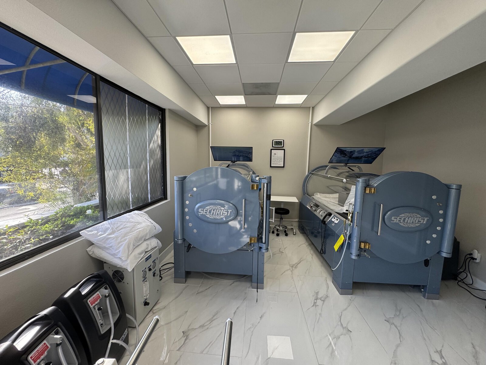 Sechrist monoplace hyperbaric chamber at the Oceanside clinic