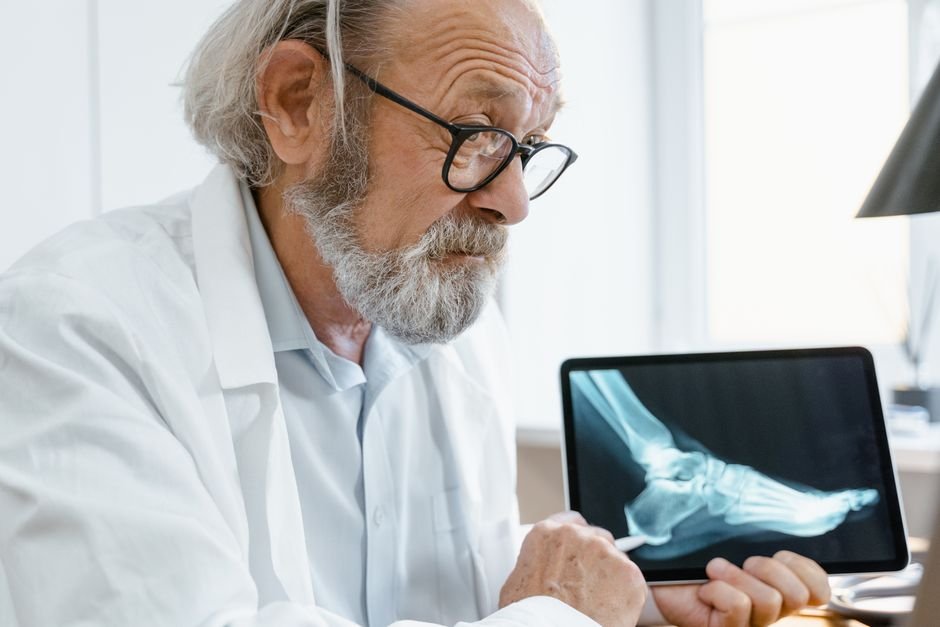 A physician explaining hyperbaric oxygen therapy to a patient